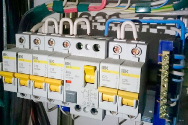 Різновиди силових автоматичних вимикачів: обираємо продукцію під певні вимоги