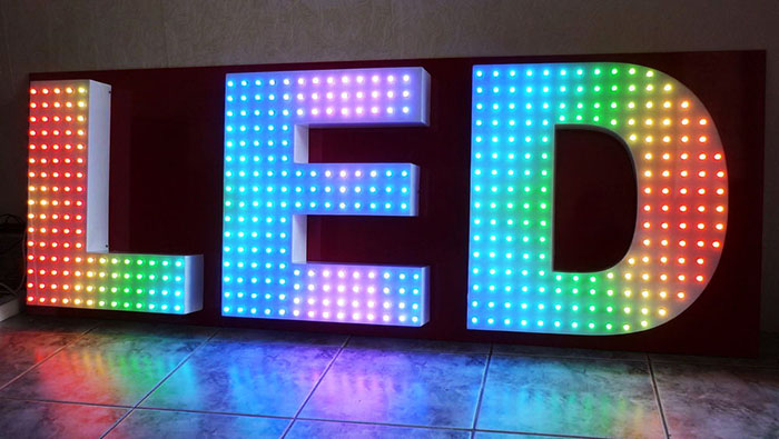 Как выбрать LED вывеску для вашего бизнеса