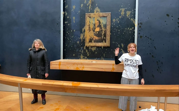 mona2